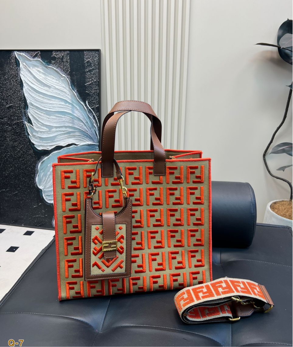 Fend Large Tote