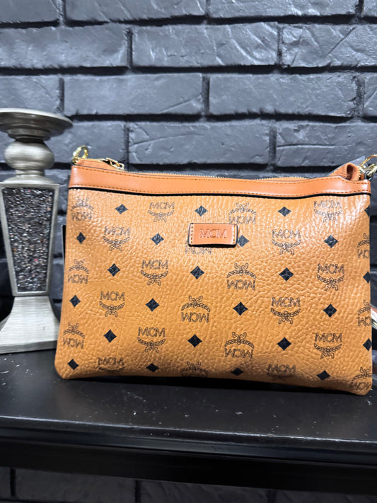 Mc-Crossbody