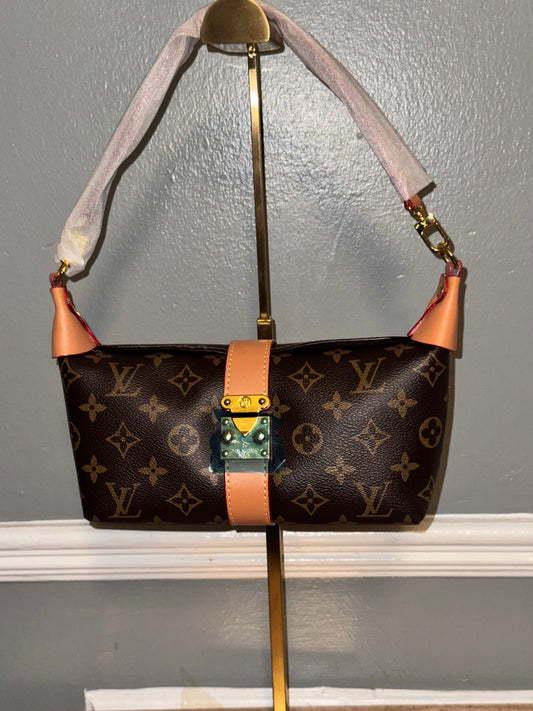 L- Pochette Mia Handbag